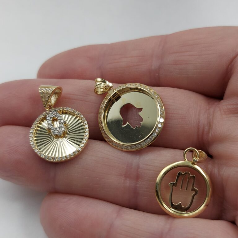 Hamsa-in-gold-circle