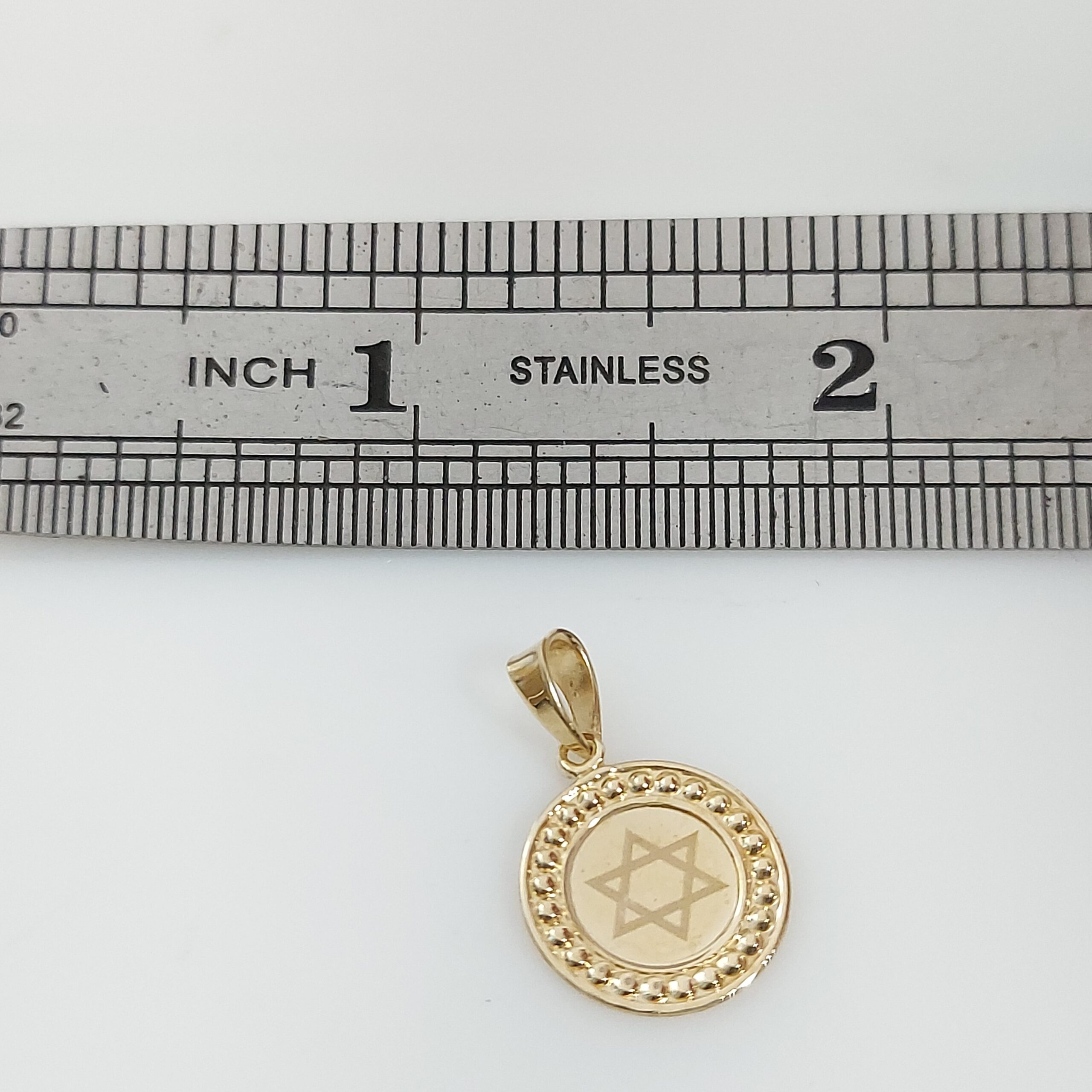 Star-of-David-in-a-gold-circle-1